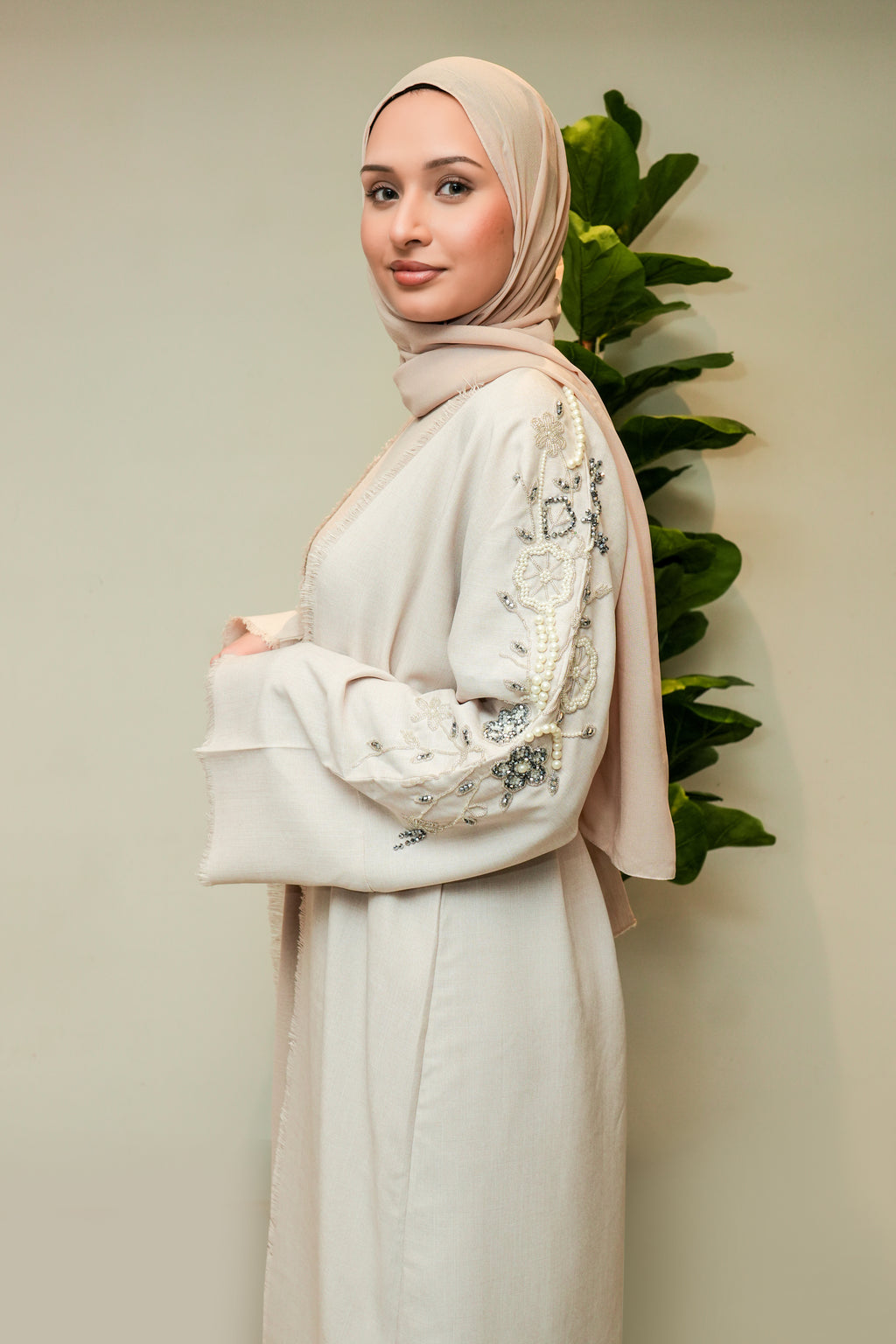 Ivory Zahra Abaya