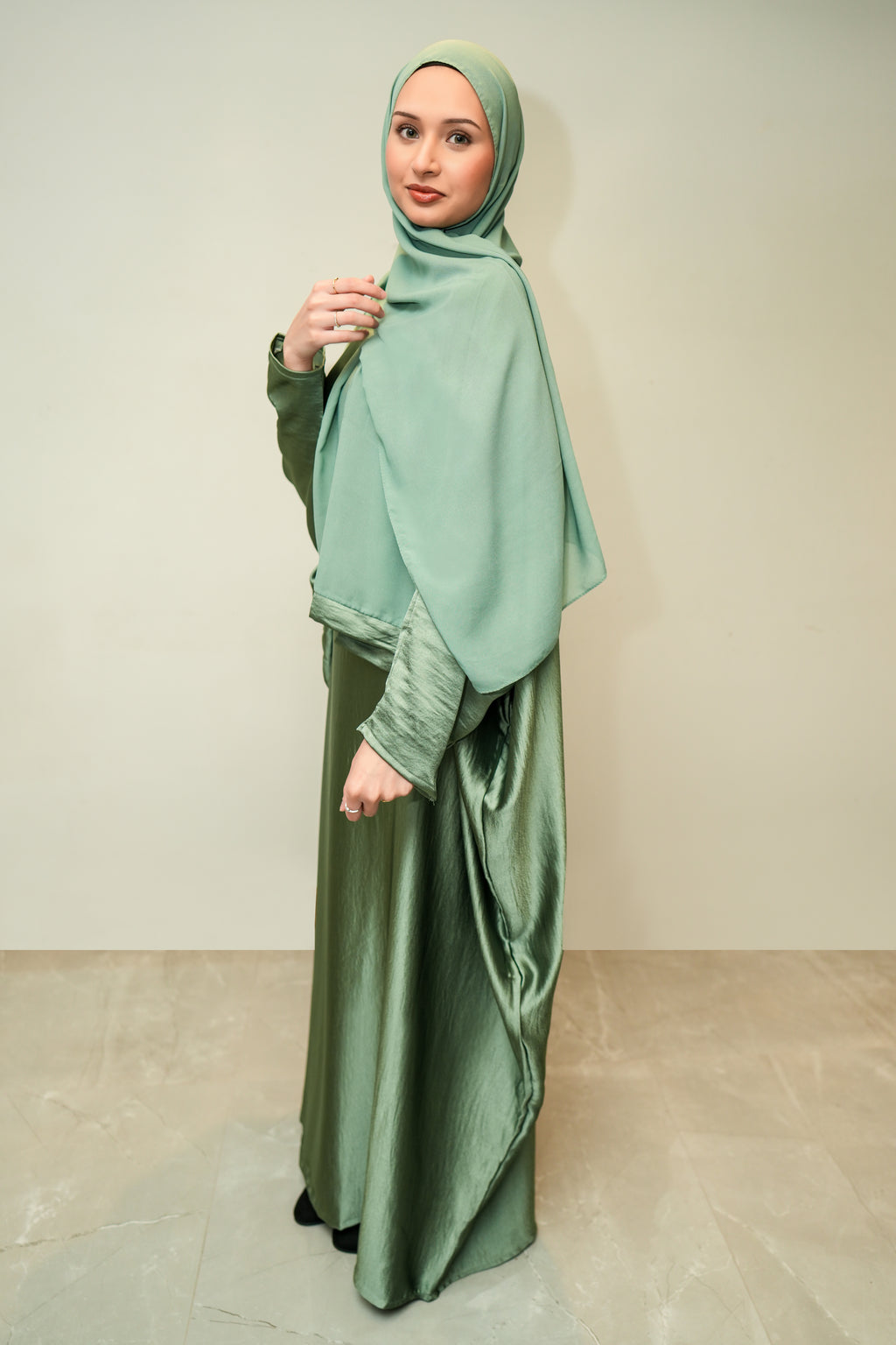 Sage Nur Abaya